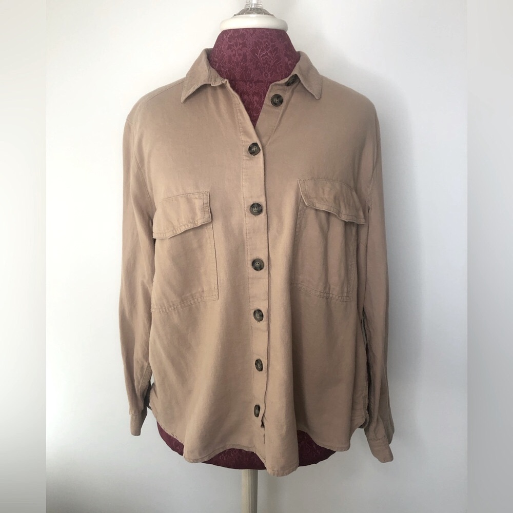 H & M Divided 100% cotton Women’s Long Sleeve button up top Tan Size Lar…